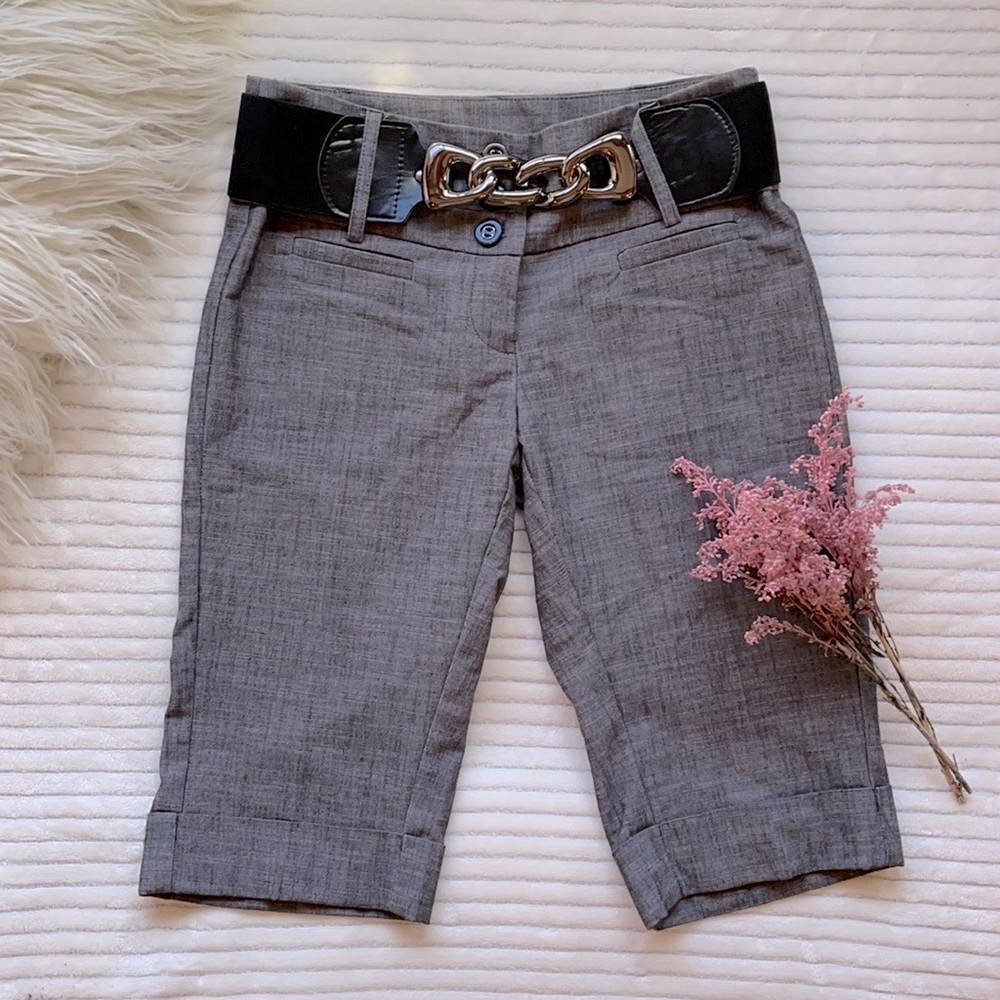 Tracy Evans Limited gray, cuffed dress shorts with clasp belt included - Size 0.